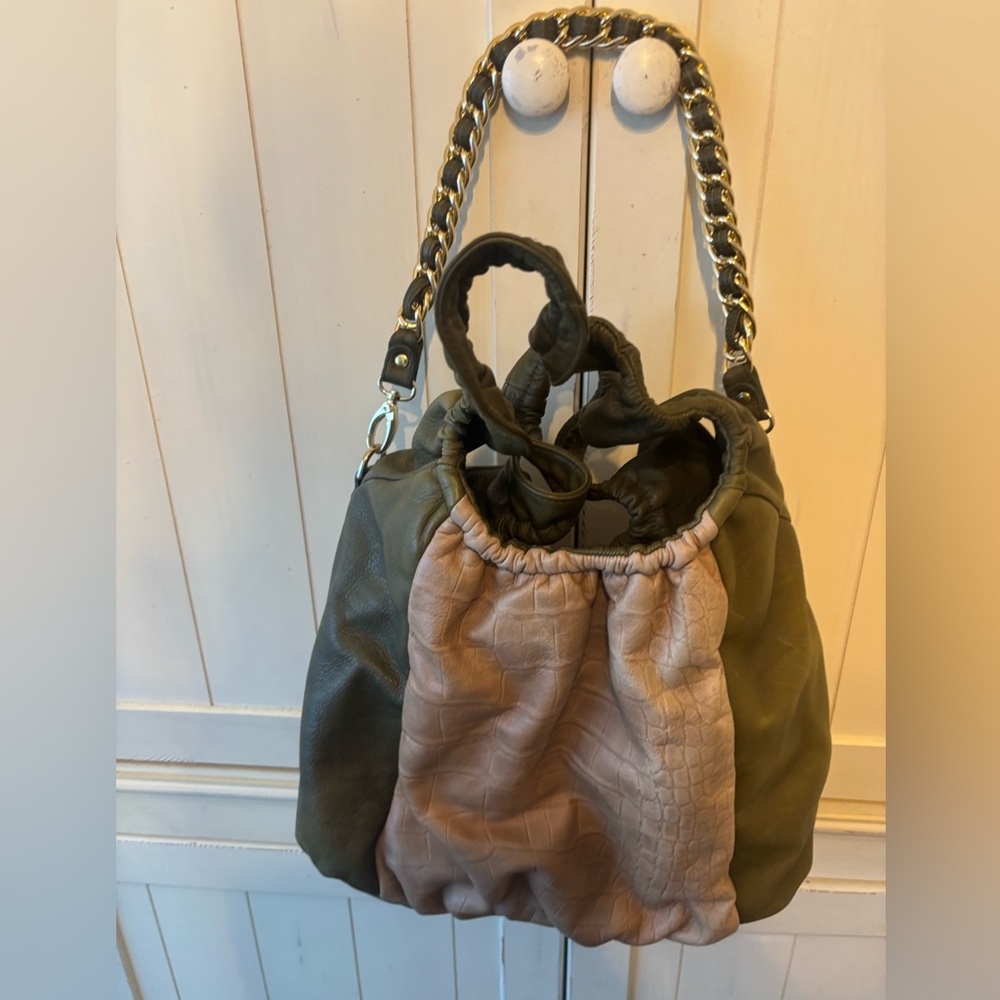 Be & D Bag green and Biege.